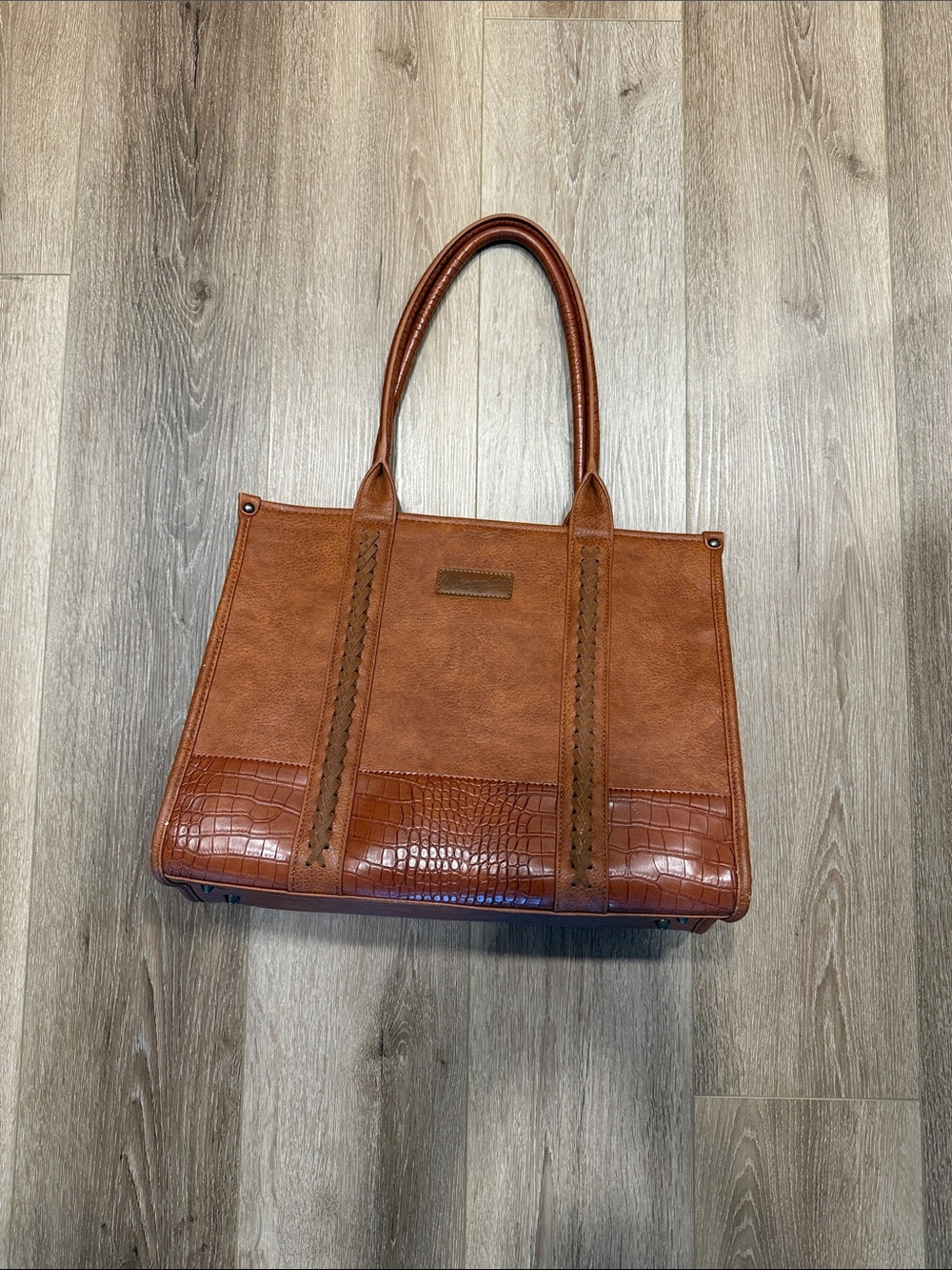 Wrangler Tote - Picture 2 of 7